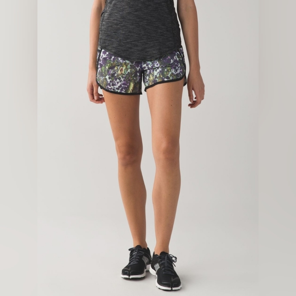 Lululemon Tracker Short III 8 Floral Multi Black